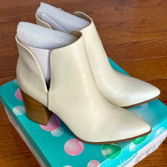 Brand New White textured anklet Bootie - Picture 1 of 8